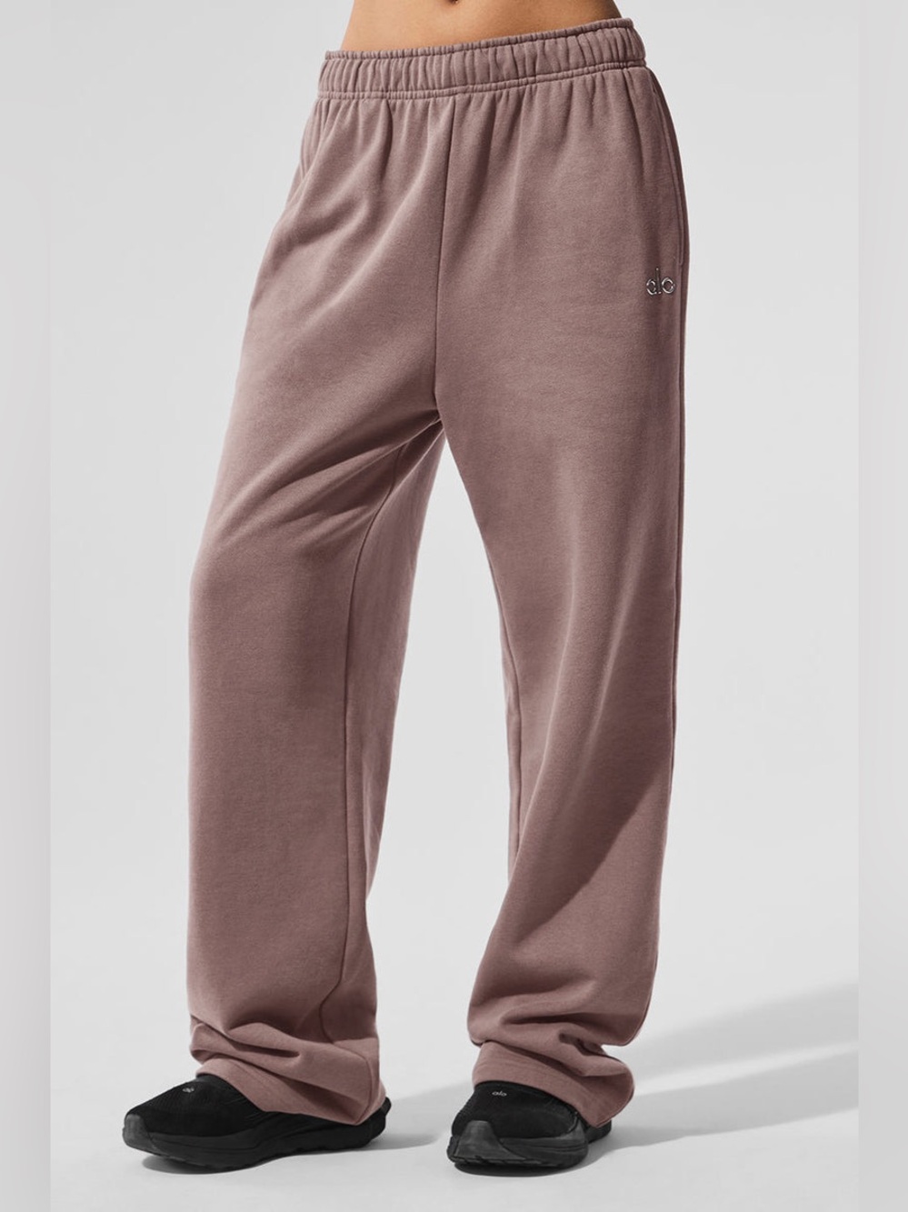 ALO Yoga Accolade Straight Leg Sweatpant in Mushroom - M